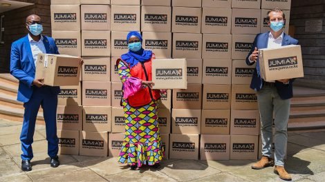 Amref Health Africa Group CEO Dr Githinji Gitahi (left) and Kenya Red Cross Secretary General Dr Asha Mohammed receive 100,000 masks from Jumia Kenya CEO Sam Chappatte (right) donated to the Ministry of Health towards the fight against Covid-19 in Kenya. PHOTO | COURTESY